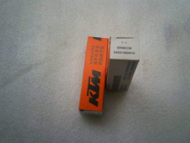 54331093410 Bougies neuves BR8ECM  KTM